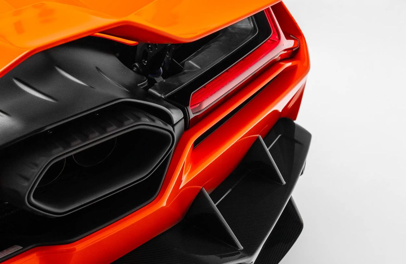 لامبورغيني ريفويلتو 6.5L V-12 Naturally Aspirated Engine + eMotor