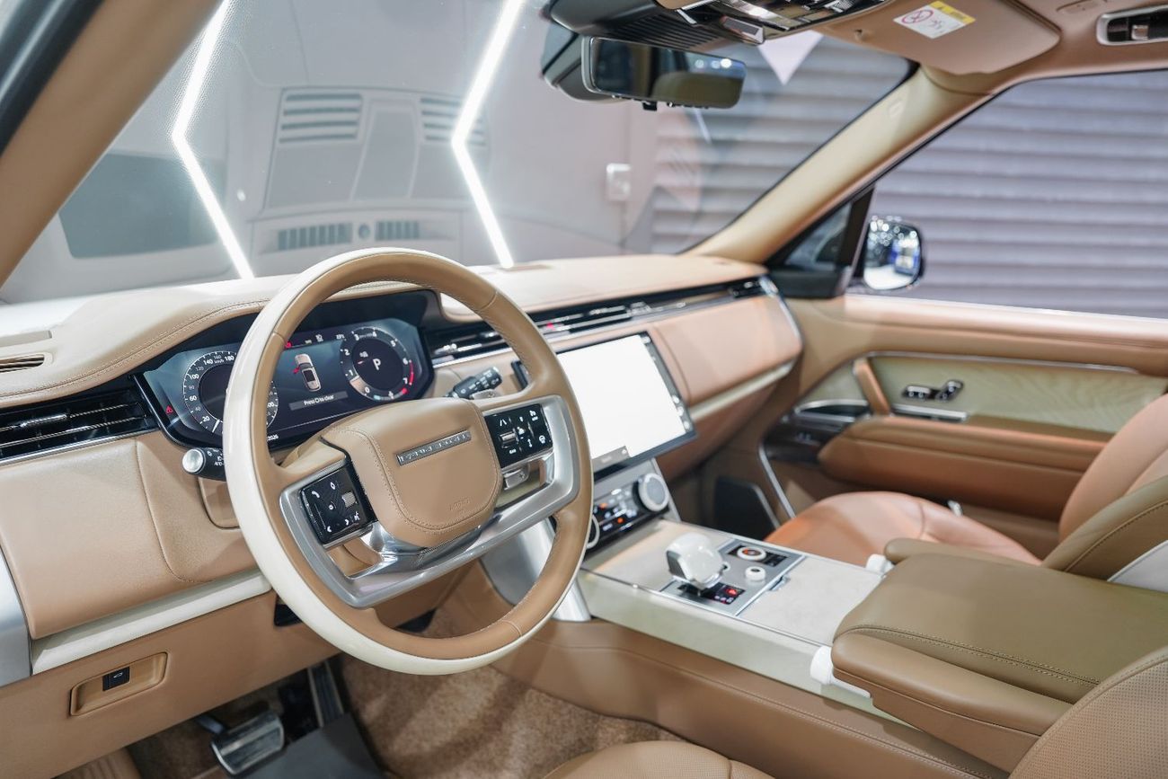 لاند روفر رينج روفر Vogue SV LWB, Executive Class Rear Seats, Al Tayer Warranty + Service!!
