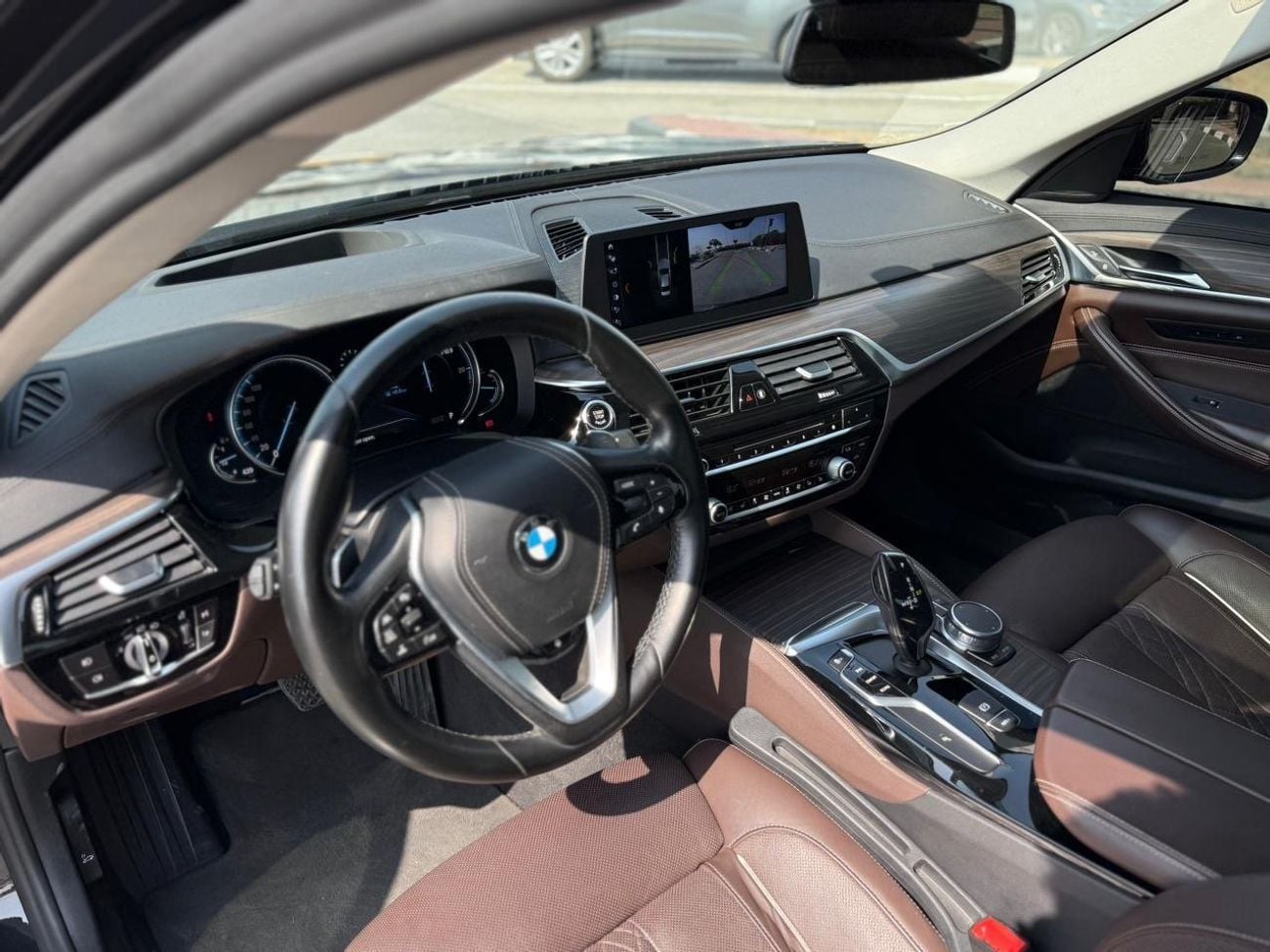 بي أم دبليو 530i Exclusive Luxury 2.0L