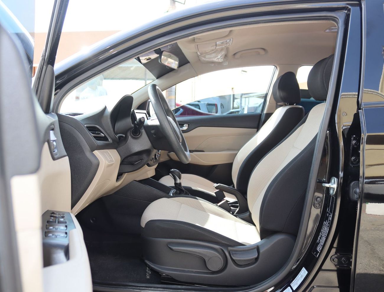 هيونداي أكسنت هيونداى أكسنت 2023 خليجى بدون حوادث محرك 1.6L ممشى قليل بحاله ممتازه