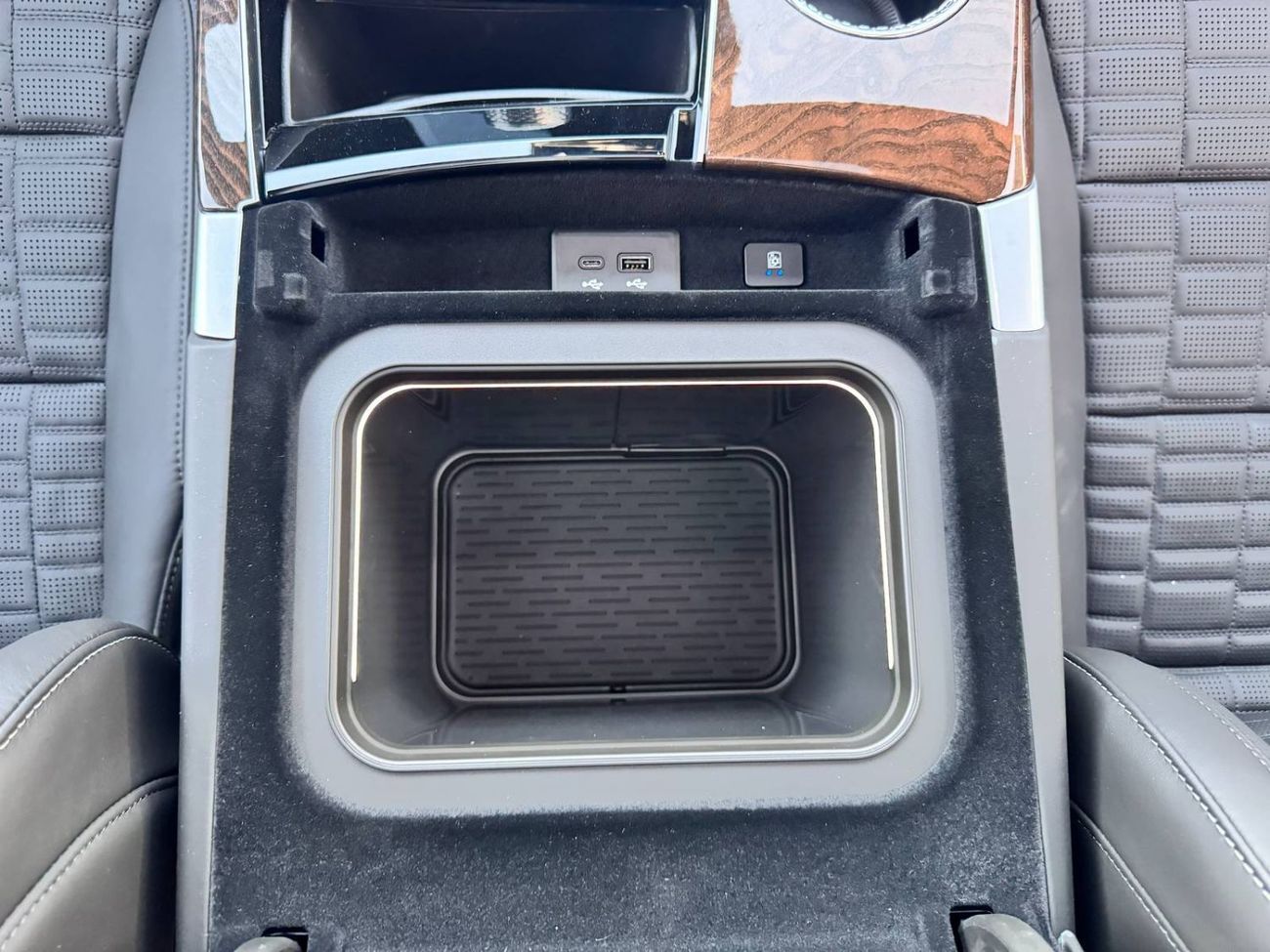 Cadillac Escalade Sport Platinum 6.2L AWD ESV