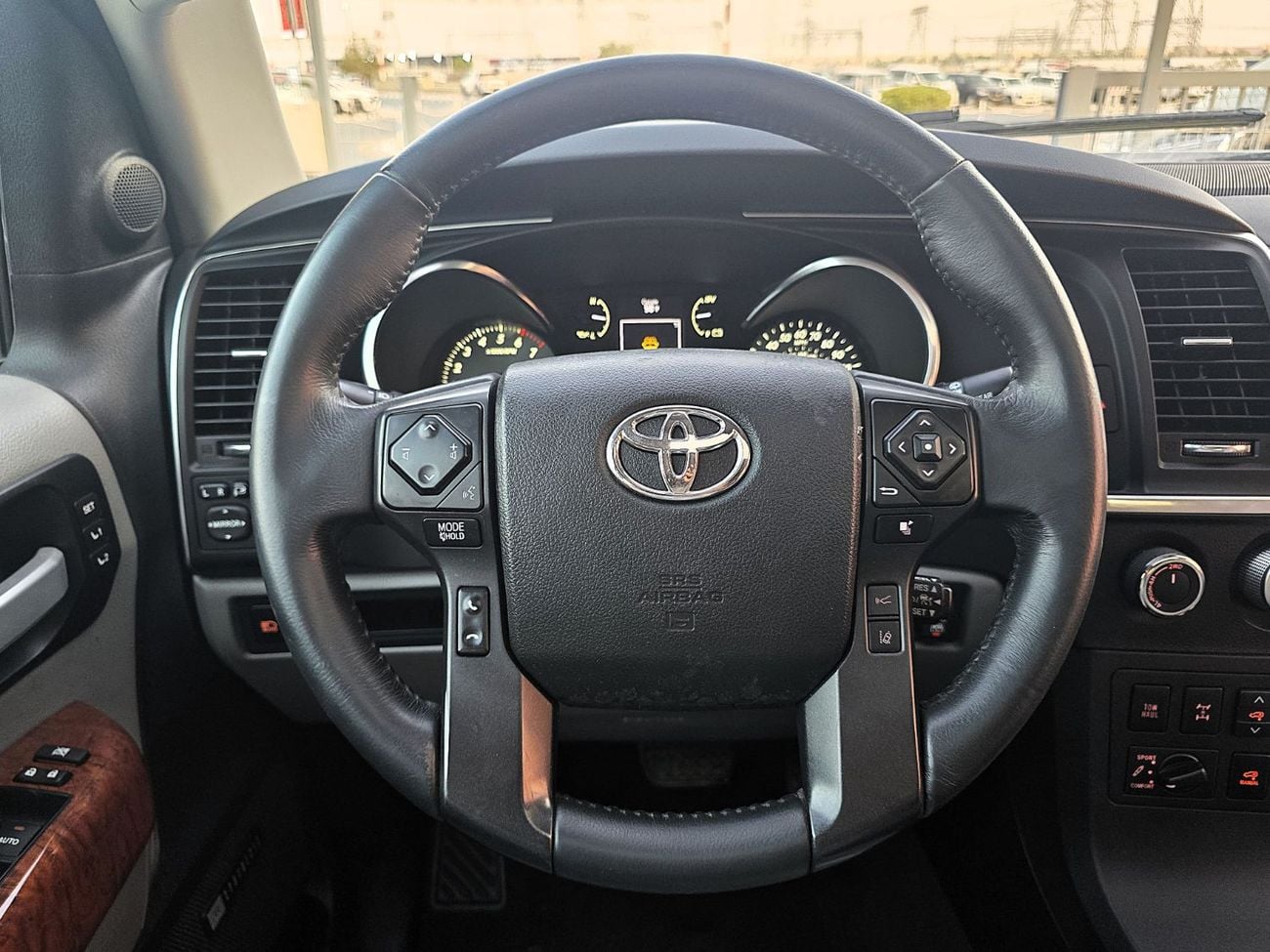 Toyota Sequoia SR5 (NON GCC) Used Toyota Sequoia 5.7L A/T V8 AWD USA Speces Black Color 2020 Model