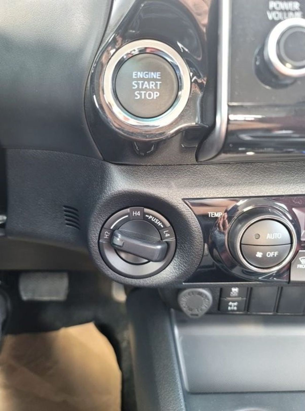 Toyota Hilux 4.0L SR5 V6 PETROL, DOUBLE CAB, 4WD, PUSH START, AUTOMATIC, MONITOR, MODEL 2024