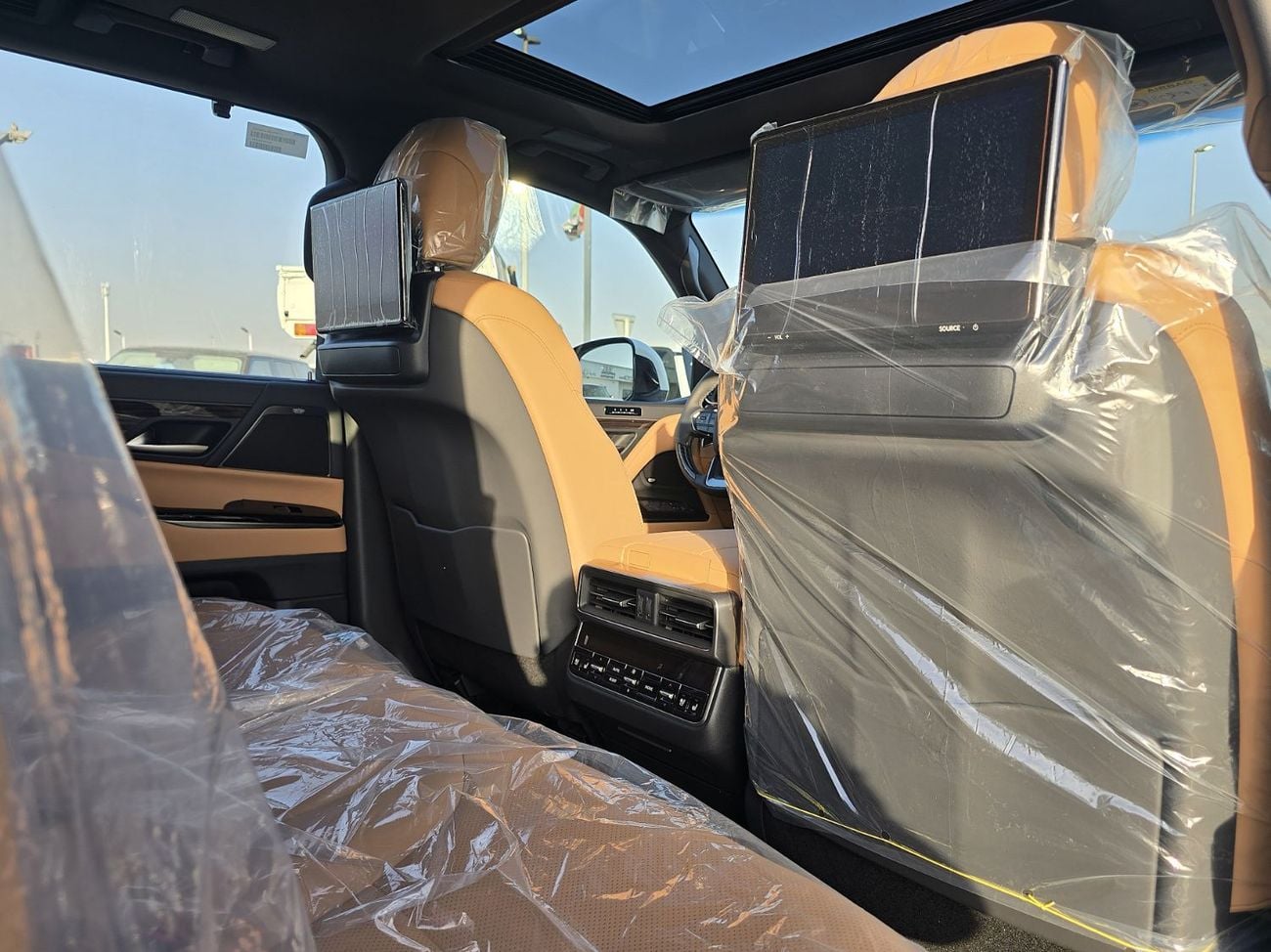Lexus LX600 LEXUS SIGNATURE LX600 3.5l A/T SUV 7 Seats white color 2026 Model