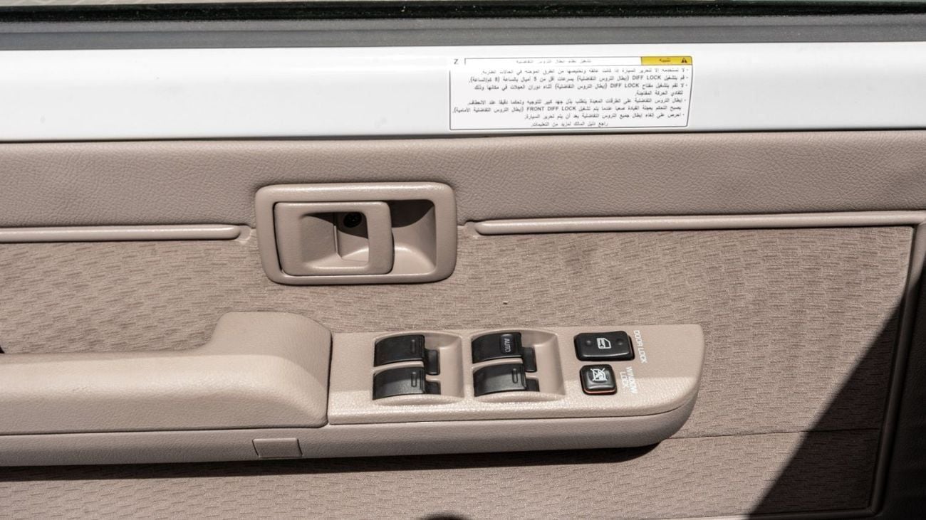 Toyota Land Cruiser 70 HT VXR 2026 Toyota Land Cruiser 4.0L AT Petrol (White-Brown) Mid Option