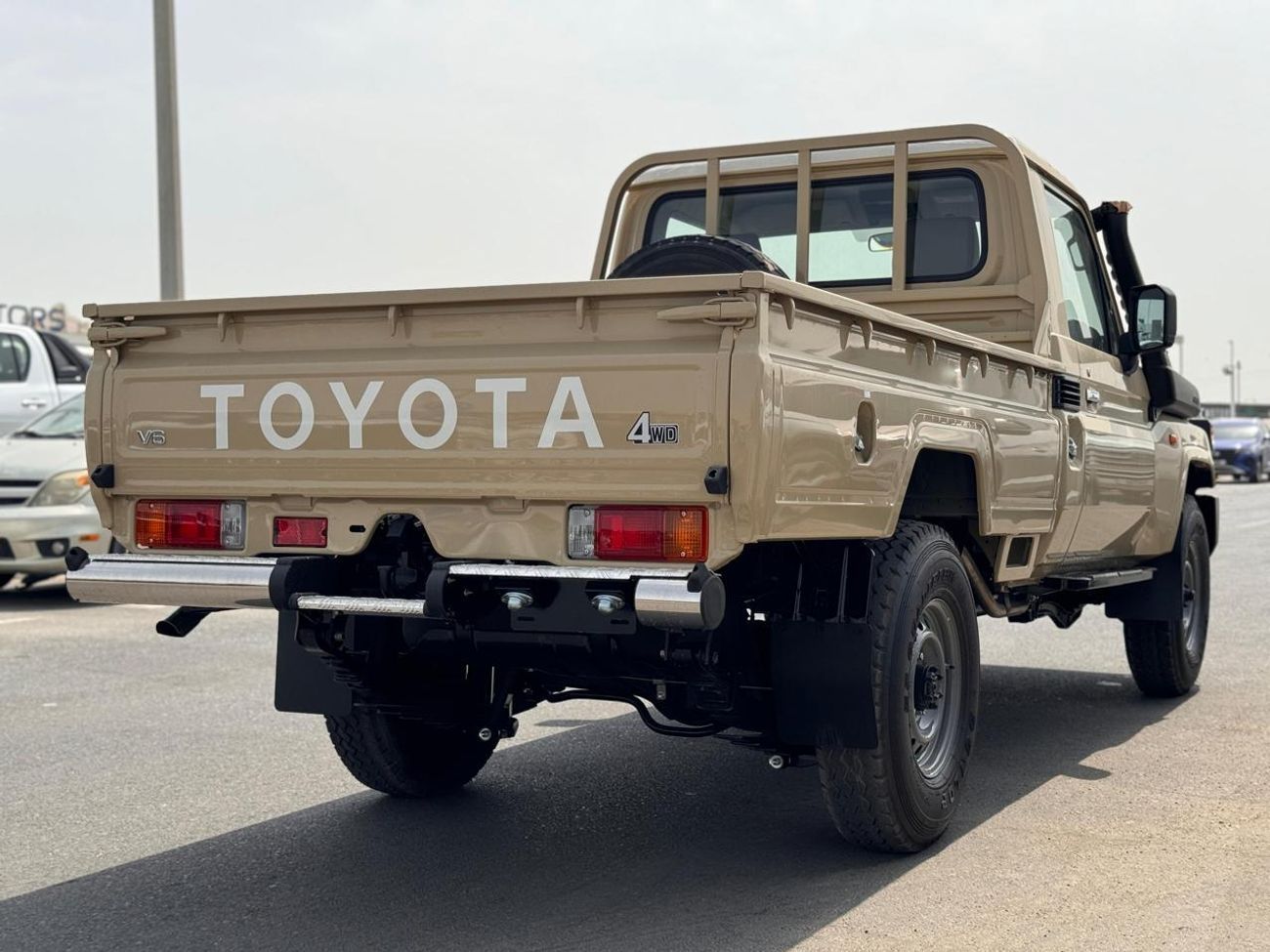 تويوتا لاند كروزر بيك آب 79 SC 4.0L PETROL AUTOMATIC TRANSMISSION ( ONLY FOR RE EXPORT )