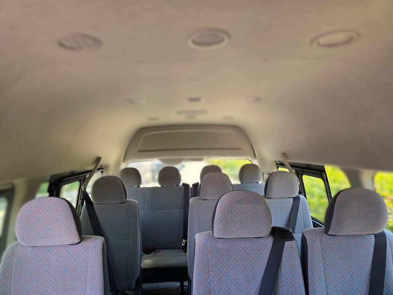 تويوتا هاياس Hiace 2.5L High Roof Diesel GL 2.5L 15-passenger