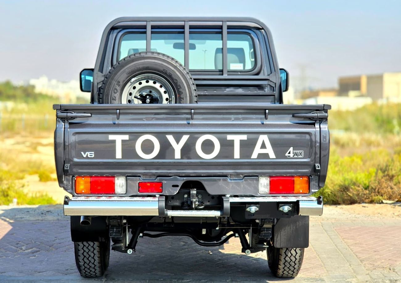 Toyota Land Cruiser 70 TOYOTA LC79 SINGLE CABIN PETROL 4.0 - AT - STD - E - DIFF LOCK - 2025 MODEL - GREY INSIDE GREY - GCC