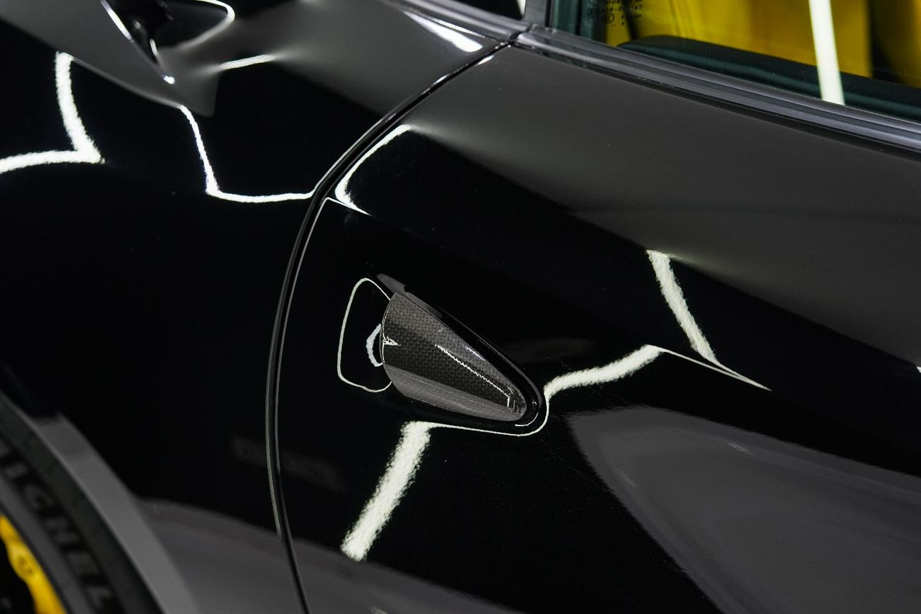 فيراري 812  سوبرفاست Carbon Package, JBL Audio, Passenger Display, Daytona Seats, GCC Specs!!