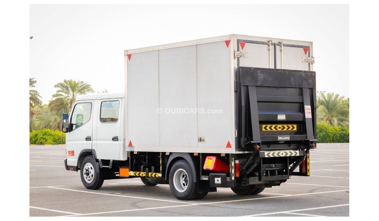 ميتسوبيشي فوسو كانتير 2017 Dual Cabin with Carrier Chiller - Tail lift DSL M/T - Low Mileage - GCC Specs