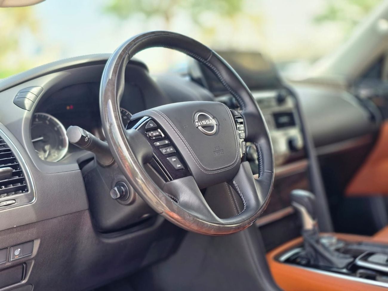 Nissan Patrol SE Platinum City 4.0L 2022 GCC LOW MILEAGE SINGLE OWNER IN MINT CONDITION