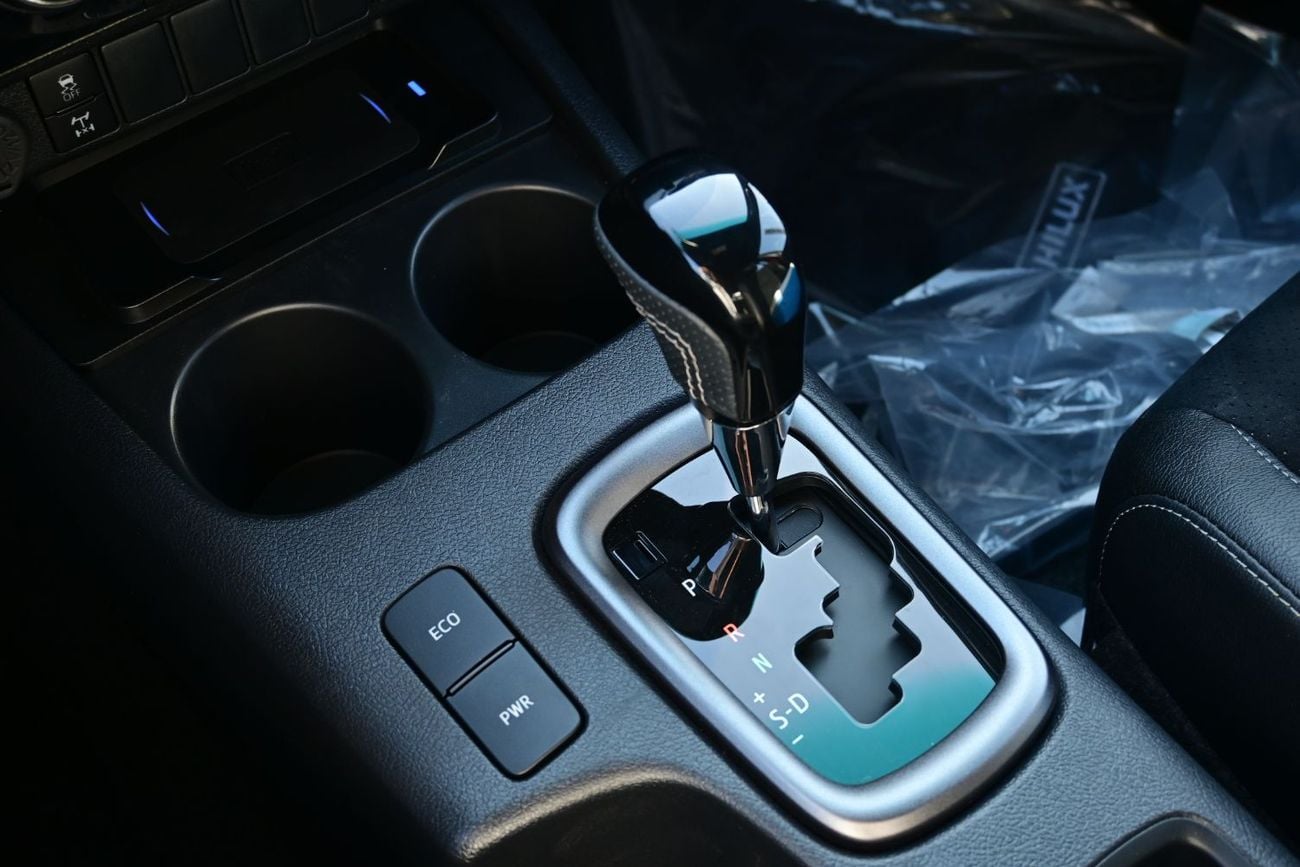 تويوتا هيلوكس Toyota Hilux GR Sport 4.0L V6, Petrol, 4WD, Pickup Color Black Model 2025
