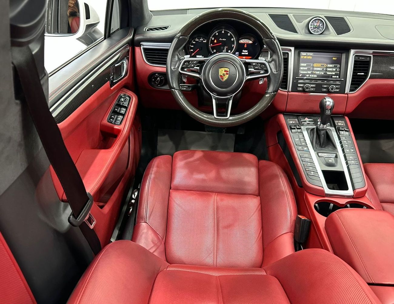 Porsche Macan 2015 Porsche Macan Turbo, Full Service History, Carbon Fiber Package, Excellent Condition, GCC