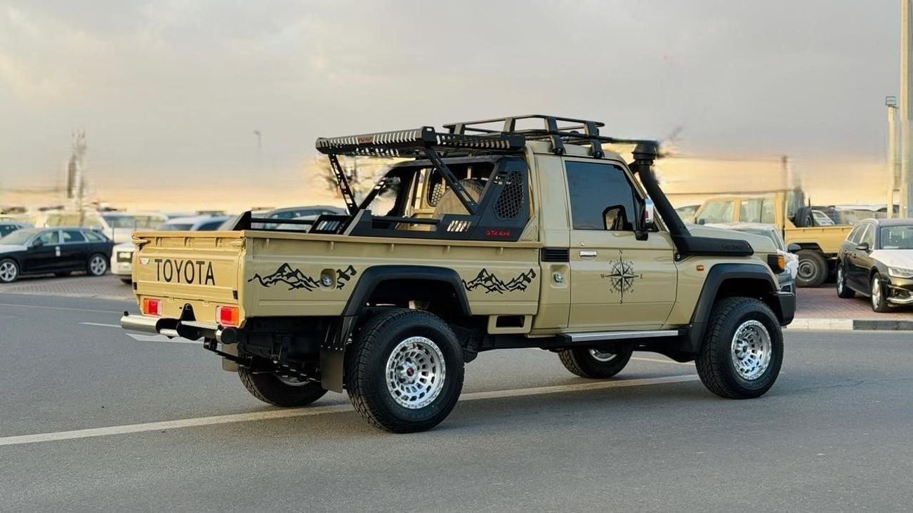تويوتا لاند كروزر بيك آب -