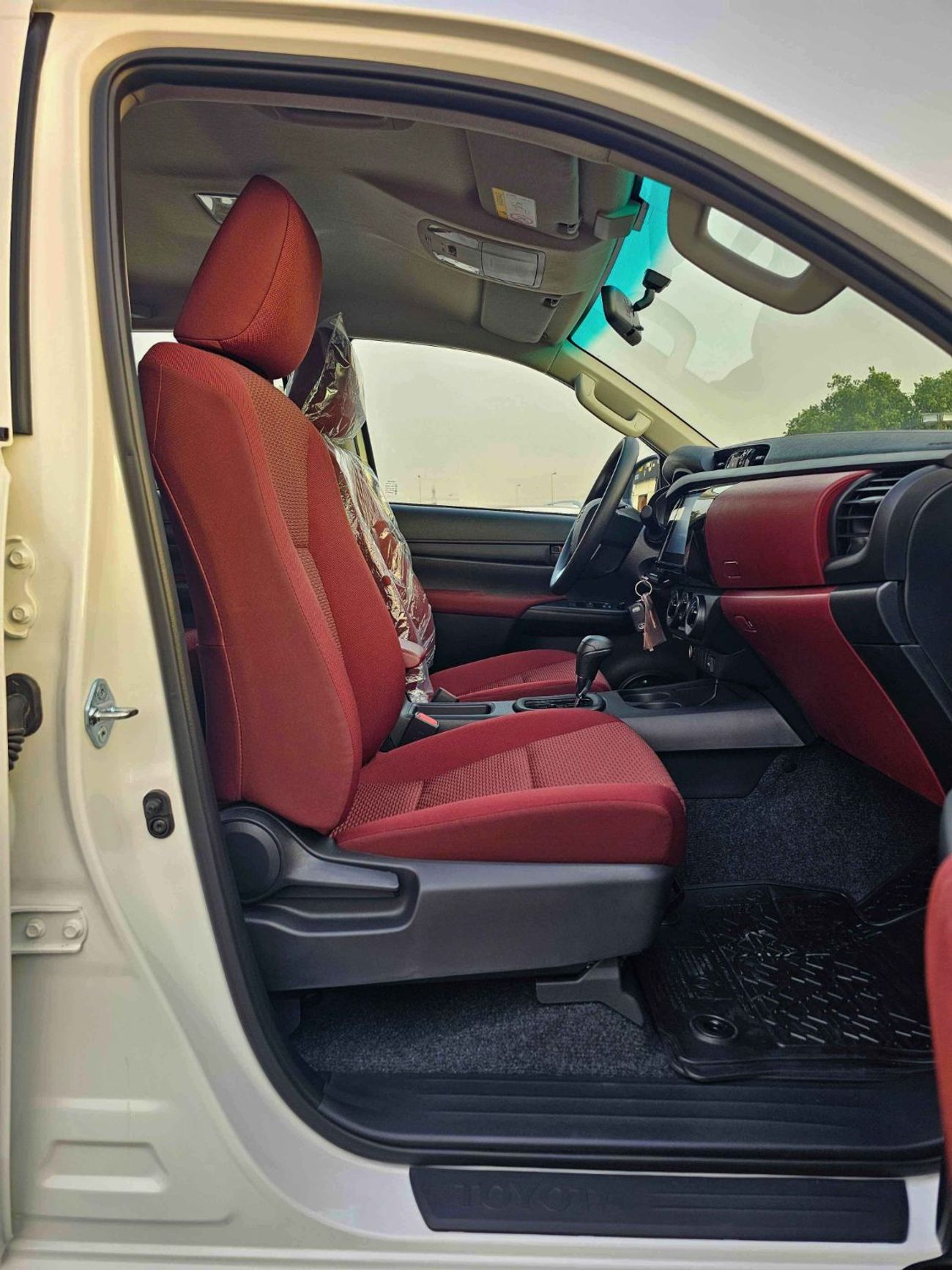 تويوتا هيلوكس DLX WIDE BODY / DOUBLE CABIN / 2.4L DIESEL A/T / CHROME HANDLE & BUMPERS (CODE # HDWAB)