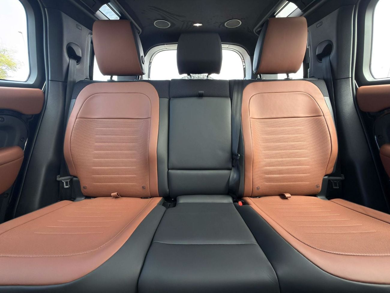 Land Rover Defender GCC SPEC UNDER WARRANTY AND SERVICE