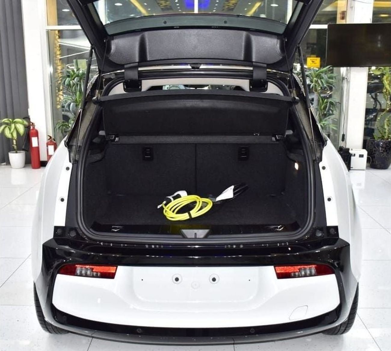 بي أم دبليو i3 EXCELLENT DEAL for our BMW i3 eDrive ( 2019 Model ) in White & Black Color GCC Specs