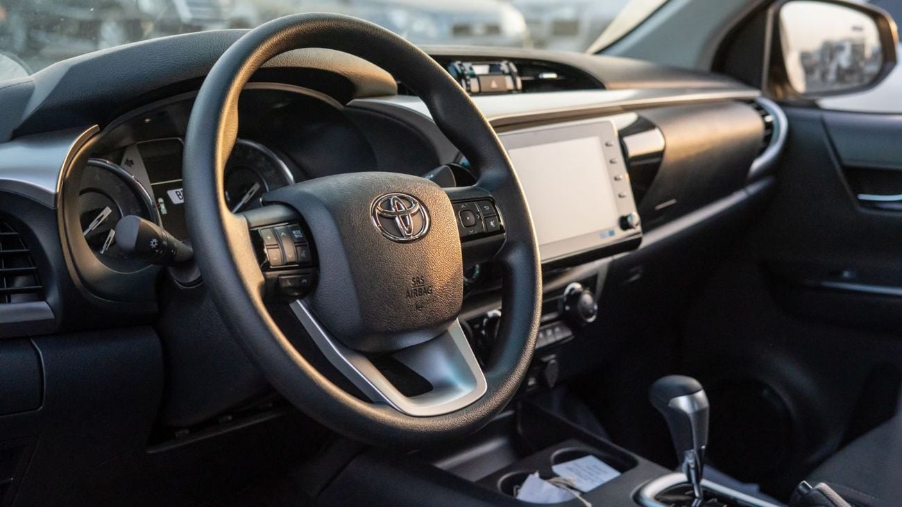 تويوتا هيلوكس SR5 DC 2.4L Diesel A/T 2025YM