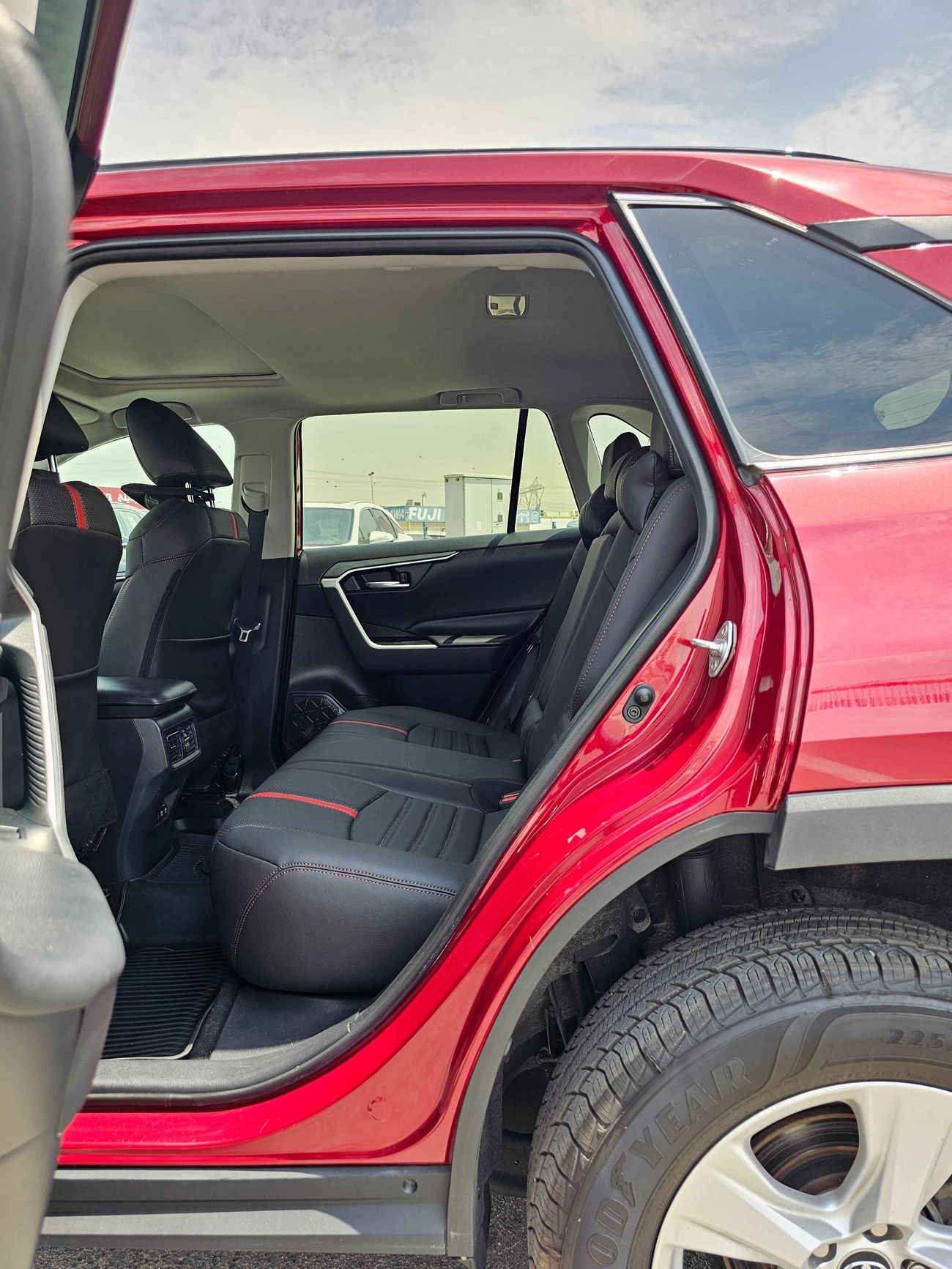 Toyota RAV4 XLE AWD/ SUNROOF/ LEATHER/ DVD CAMERA/ BUTTON START/ AUTO TRUNK/LOT#46812