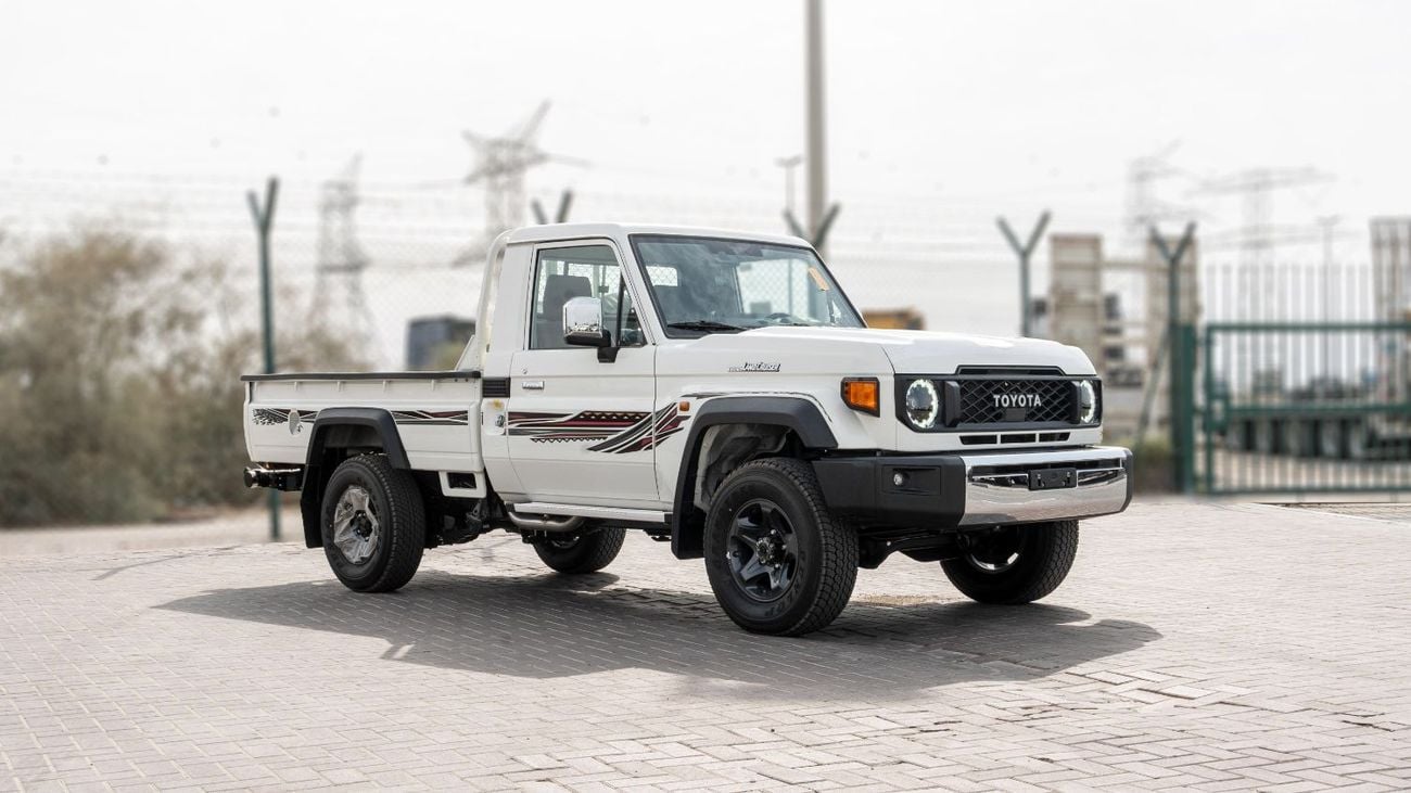 Toyota Land Cruiser Pick Up LC76 LX 2026 Toyota Land Cruiser LC79 2.8L MT Diesel (White-Brown)