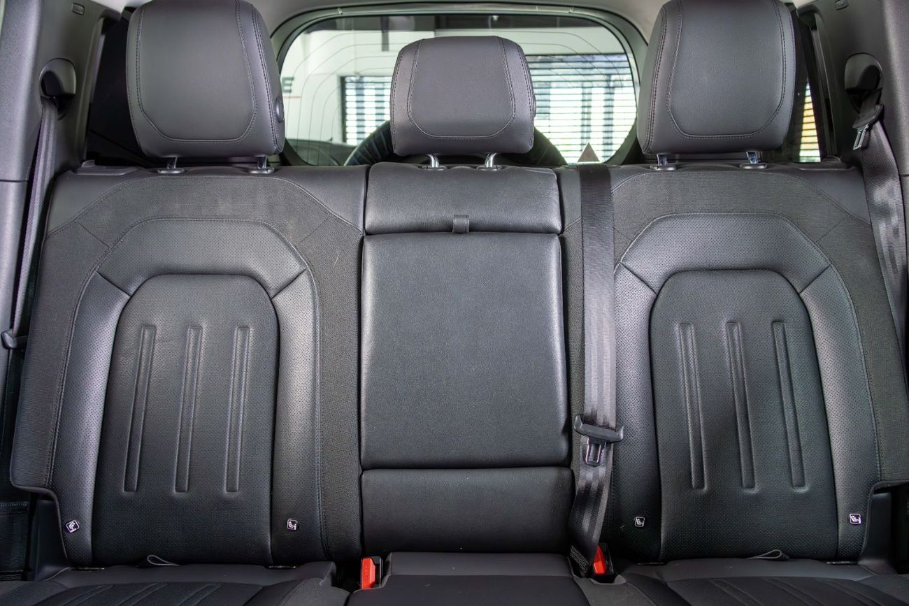 لاند روفر ديفندر P400 110 SE 3.0L (5 Seater)