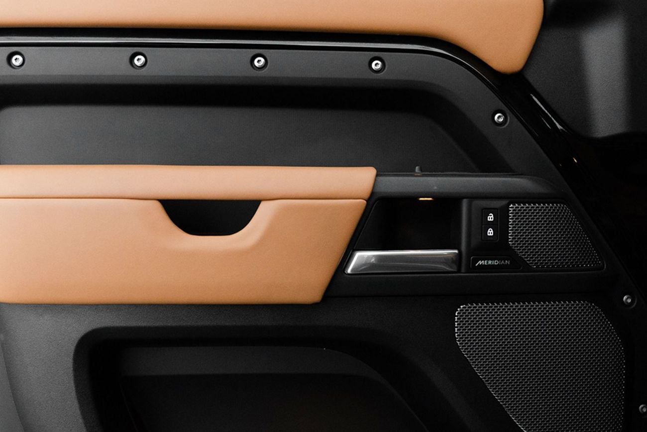 لاند روفر ديفندر P400 90 HSE 3.0L (6 Seater)