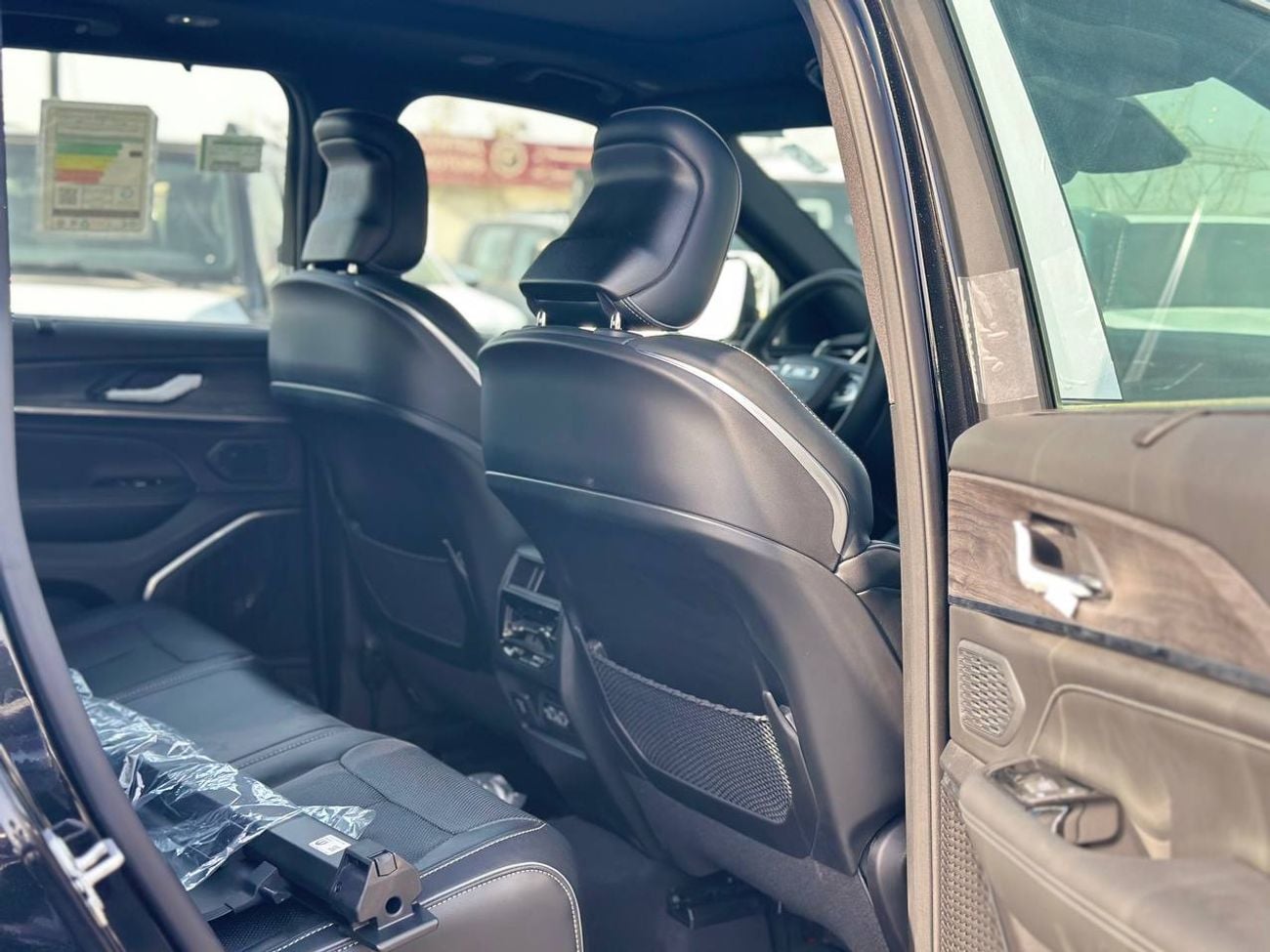 Jeep Grand Cherokee Overland 3.6L V6 PTR A/T // 2025 // Full Option with 360 Camera , Radar , Heating & Cooling & Massag