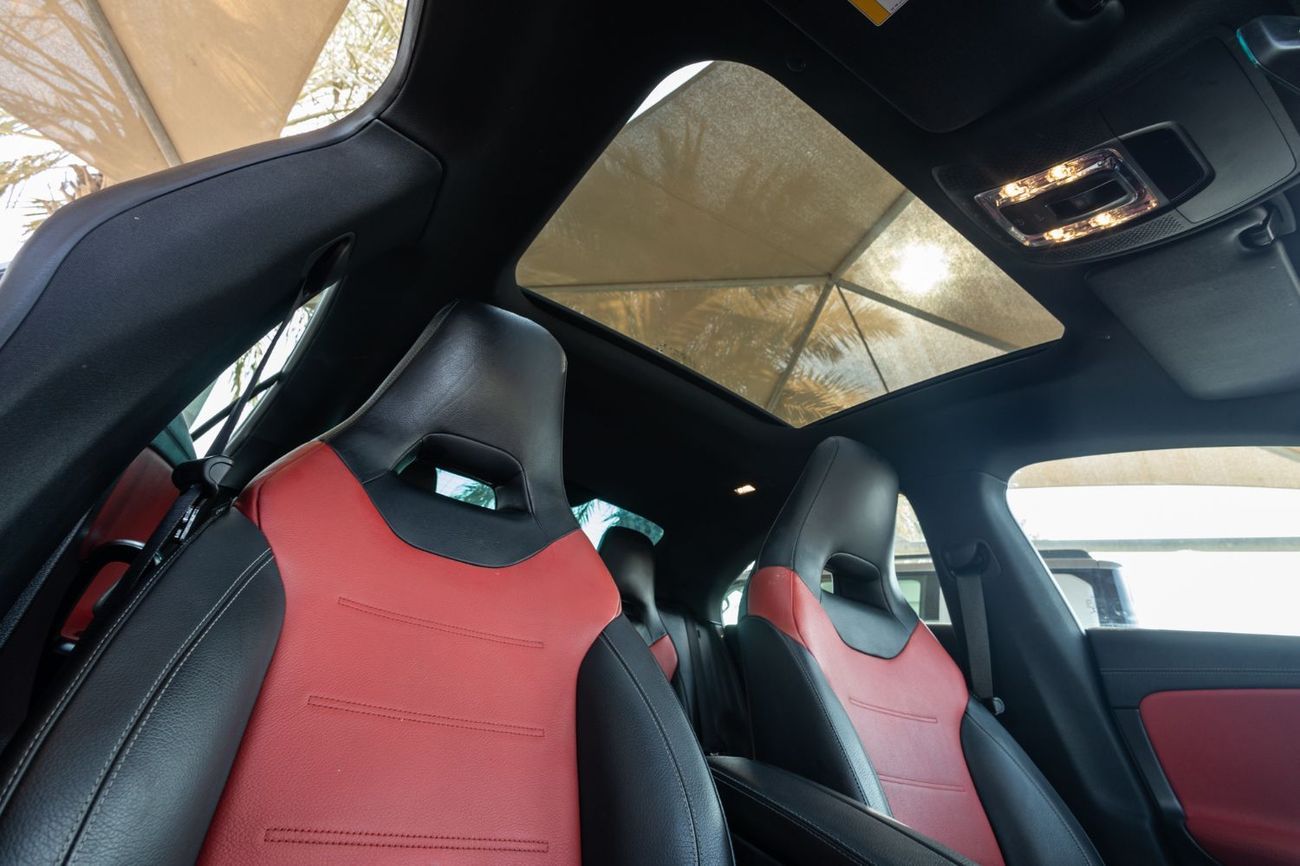 Mercedes-Benz CLA 250 Std 2.0L (221 HP)