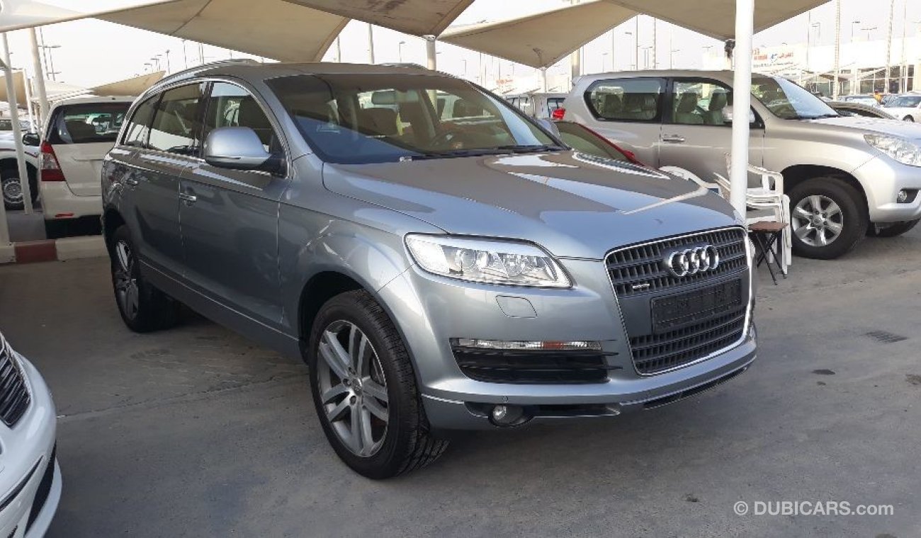 Audi Q7 FULL OPTIONS panoramic roof DVD camera 7 seater V6 Gcc Specs Clean car excellent condition