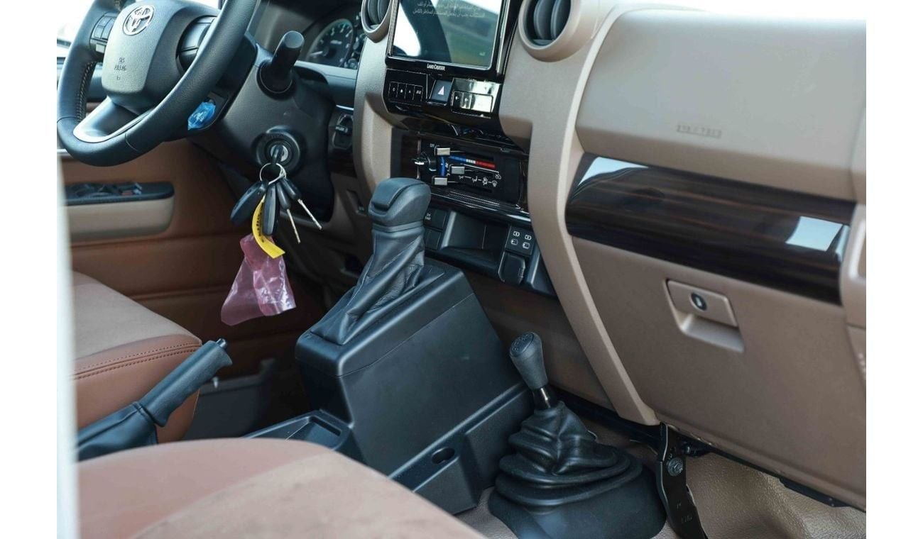 Toyota Land Cruiser 70 2024 TOYOTA LC79 LX Z SINGLE CAB 2.8 - GREY inside SADLLE TAN | Export Only