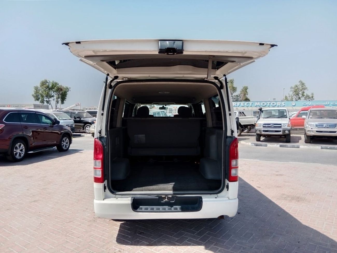 Toyota Hiace TOYOTA HIACE VAN RIGHT HAND DRIVE (PM1317)