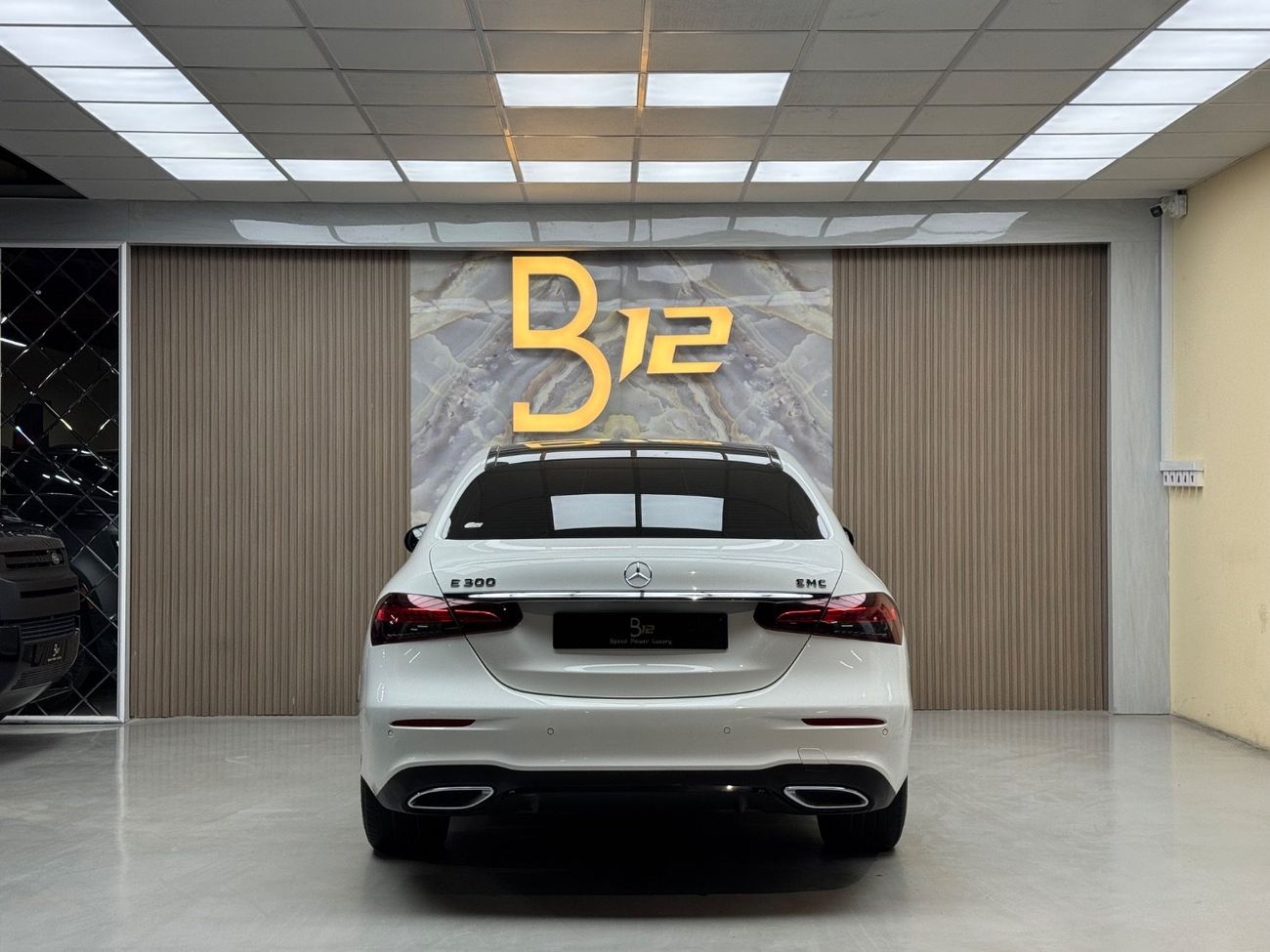 Mercedes-Benz E300 Premium + 2.0L