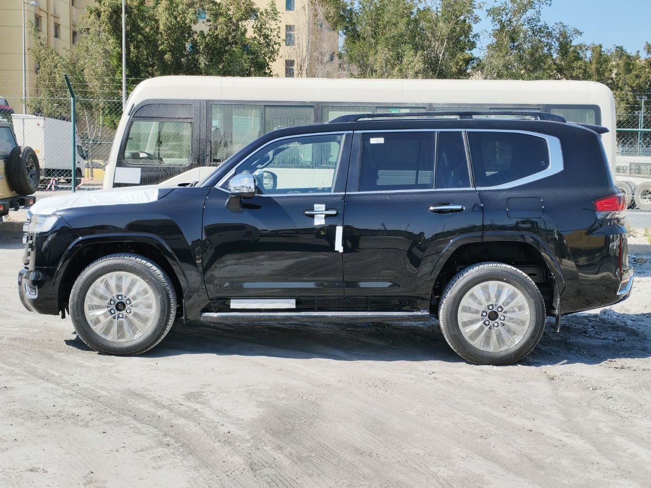 تويوتا لاند كروزر 2026 Toyota Land Cruiser LC300 VXR 3.5L V6 Twin Turbo Petrol A/T 4WD Only For Africa