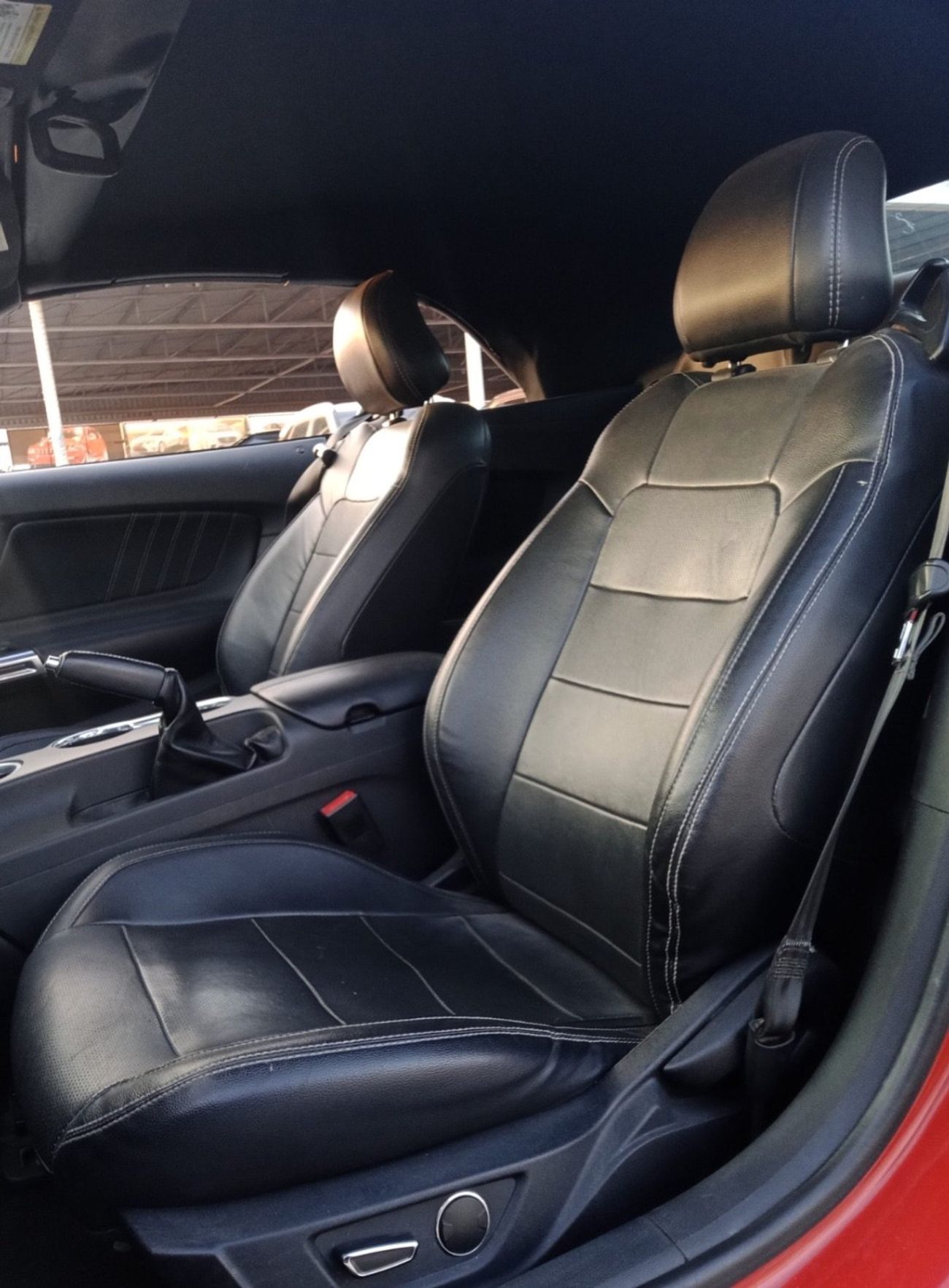 Ford Mustang Ford mustang ecoboost convertible V4  Body kit GT Model 2019 Price: 68000 Dhs Mileage: 44000 Mi Spec