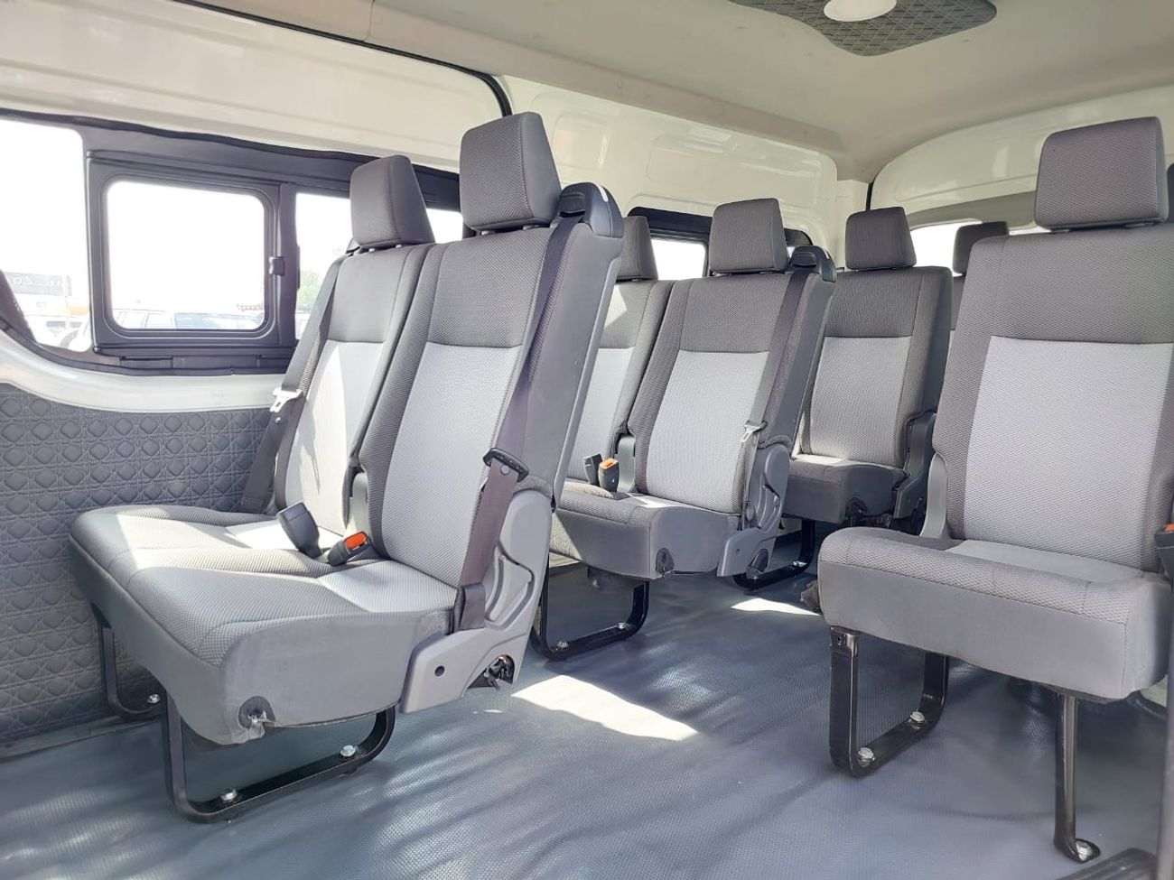 Toyota Hiace TOYOTA HIACE COMMUTER VAN RHD 2019 MODEL 2.8L DIESEL AUTOMATIC(PM01596)