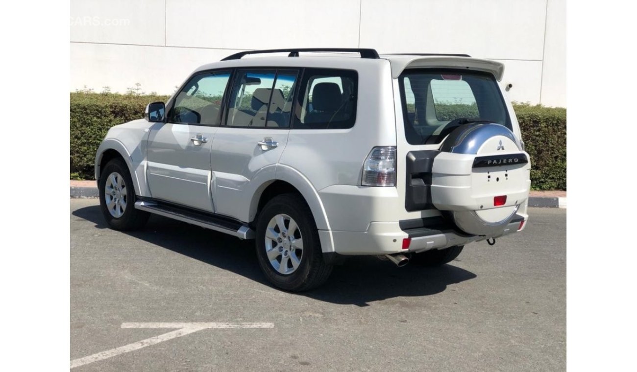 ميتسوبيشي باجيرو AED 912 / month UNLIMITED KM WARRANTY FULL OPTION 7 SEATER SUNROOF V6  .EXCELLENT CONDITION 4X4, . .