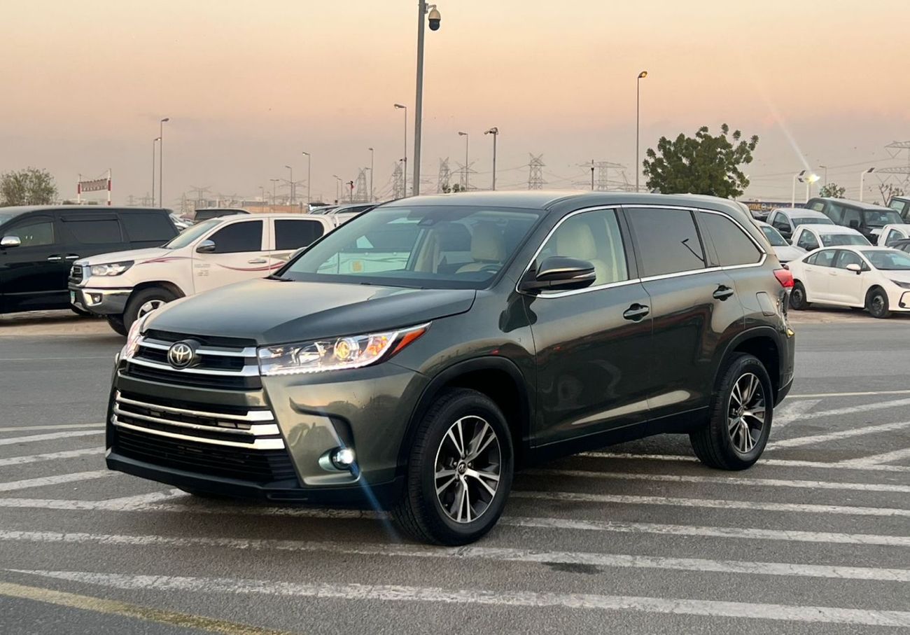 Toyota Highlander 2019 Toyota Highlander Le Plus 3.5L V6 - Rear Camera - 7 Leather Seat- Auto Trunk