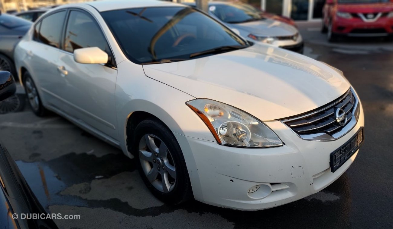 Nissan Altima Very clean