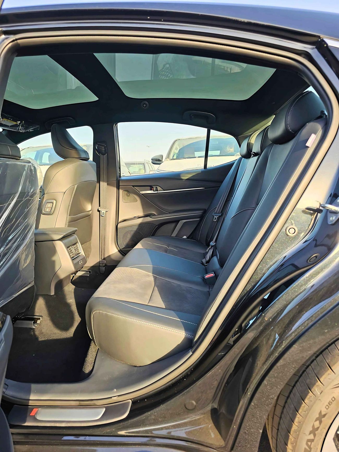 Toyota Camry S SPORT /  2.0L V4 PETROL /  PWR SEATS WITH HEADUP DISPLAY / PANORAMIC ROOF (CODE # 69063)