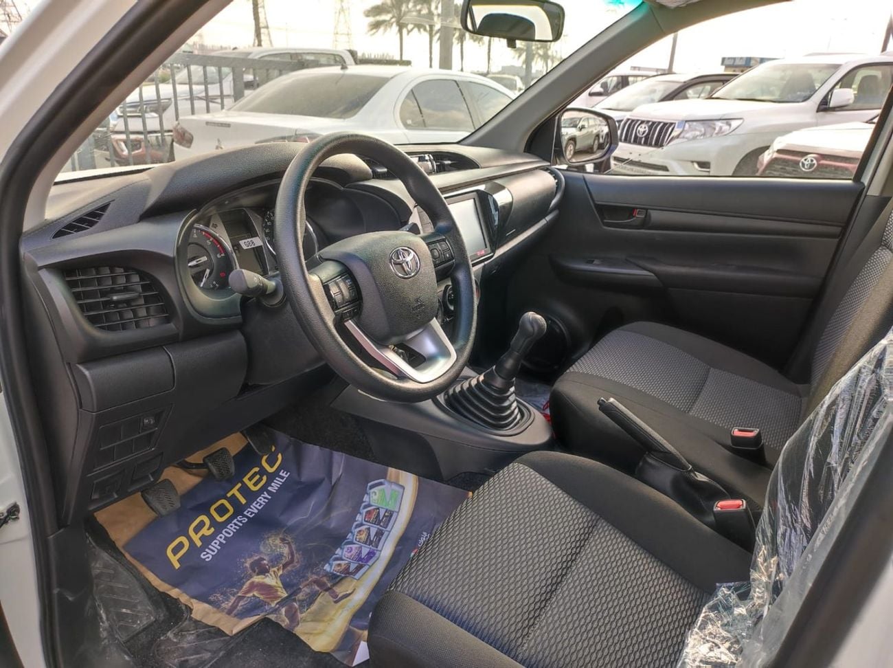 تويوتا هيلوكس Toyota Hilux SR5 Double Cabin  2.4L diesel turbo M/T  2*4 White Color 2026