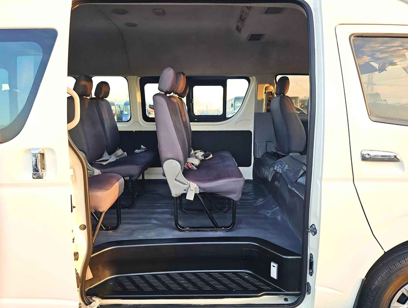 تويوتا هاياس HIGHROOF/ PATROL MANUAL/ PASSENGER/ OLD SHAPE/ EXPORT ONLY/ LOT# 102310