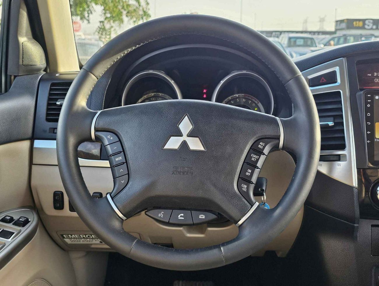 Mitsubishi Pajero GLS 3.5/ 4WD/ LEATHER/ DVD CAMERA/ LOW MILEAGE/ ONLY FOR EXPORT / LOT#700167