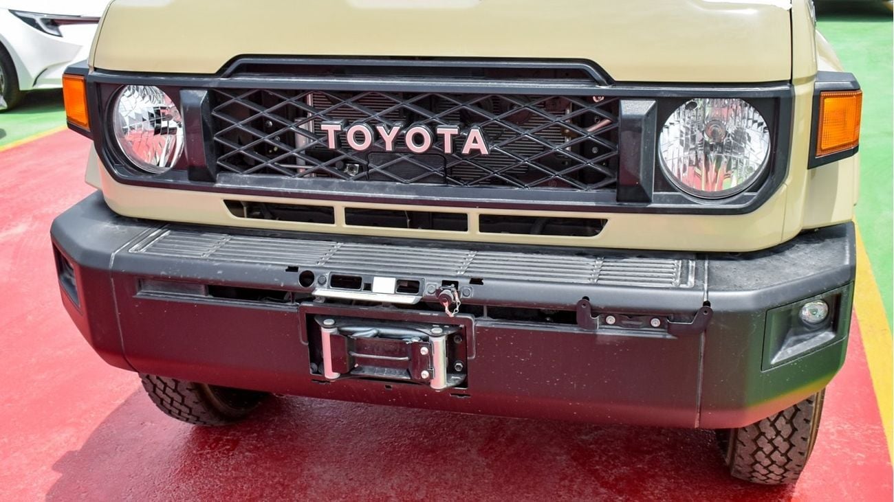 Toyota Land Cruiser Pick Up 4.0L V6 Single Cabin Auto Transmission