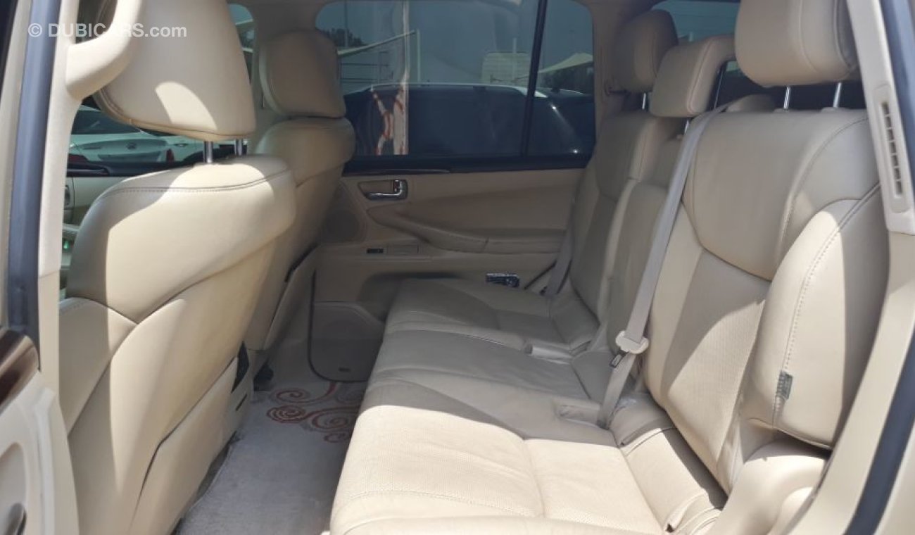 Lexus LX570 السيارة نظيفه جدا بحاله ممتازه بدون حوادث ضمان شاسيه جير ماكينه