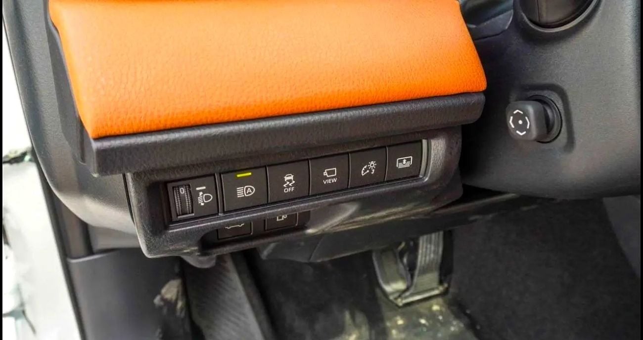 Toyota Camry LUMIERE HEV 2.5L HUBRID GCC SAUDI SPEC