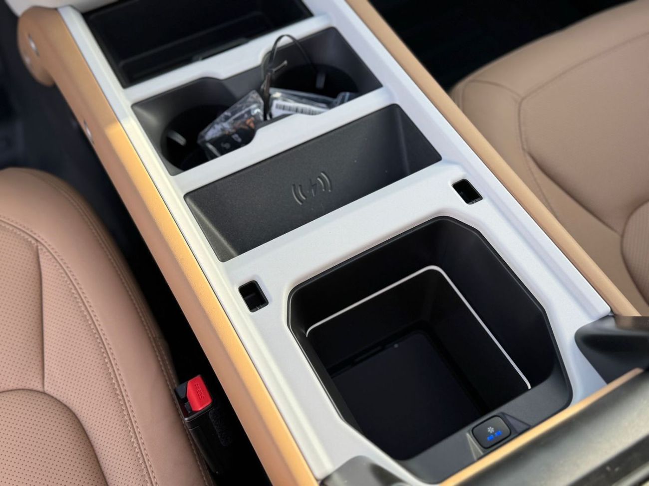 لاند روفر ديفندر Land Rover Defender P400 X-Dynamic SE 2025 2DOORS