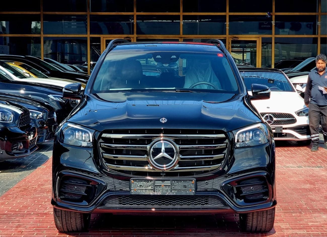 مرسيدس بنز GLS 450 4MATIC DARK SERIES