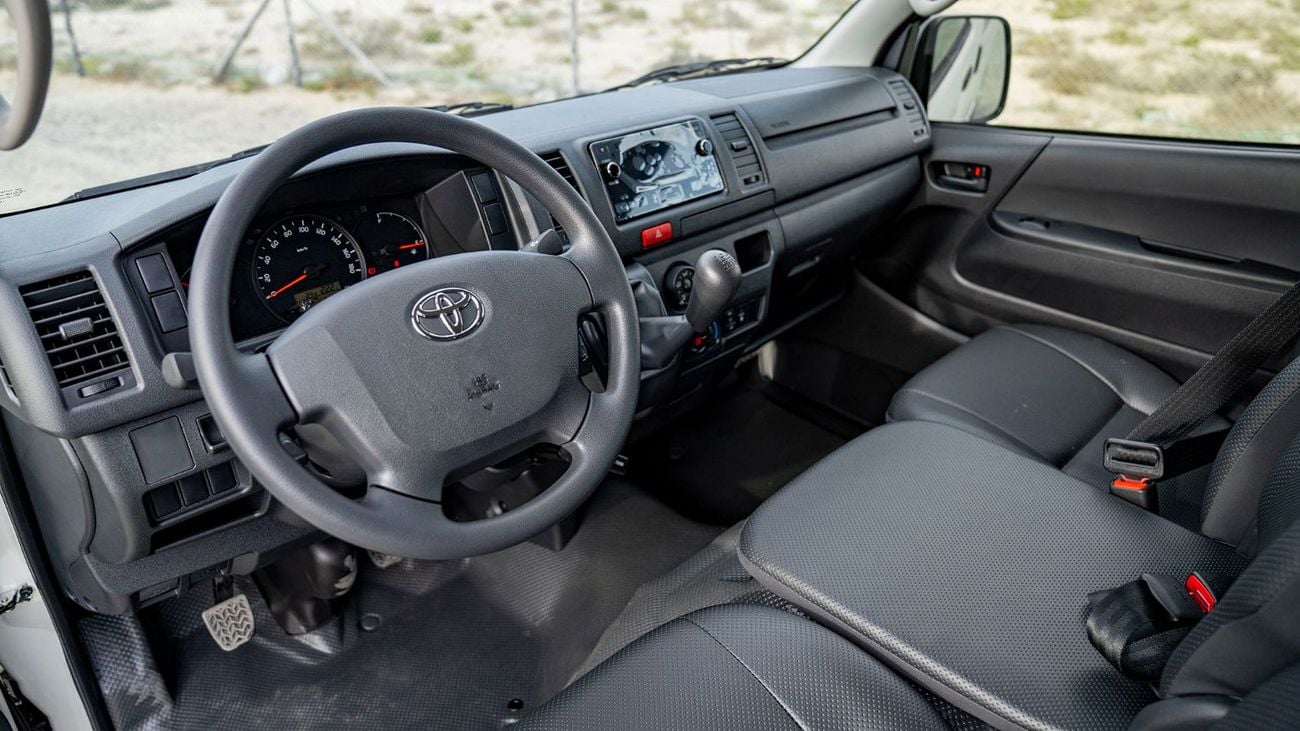 Toyota Hiace MID ROOF 2.7  2025