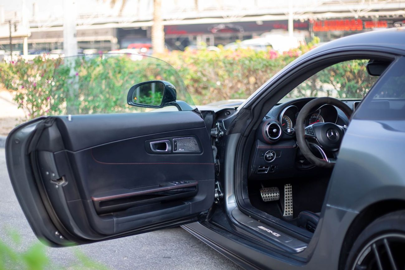 مرسيدس بنز AMG GT S Mercedes AMG GT S 2016 (GCC) in excellent condition, only 75,000 km. Powered by a 4.0L V8 Twin-Turbo