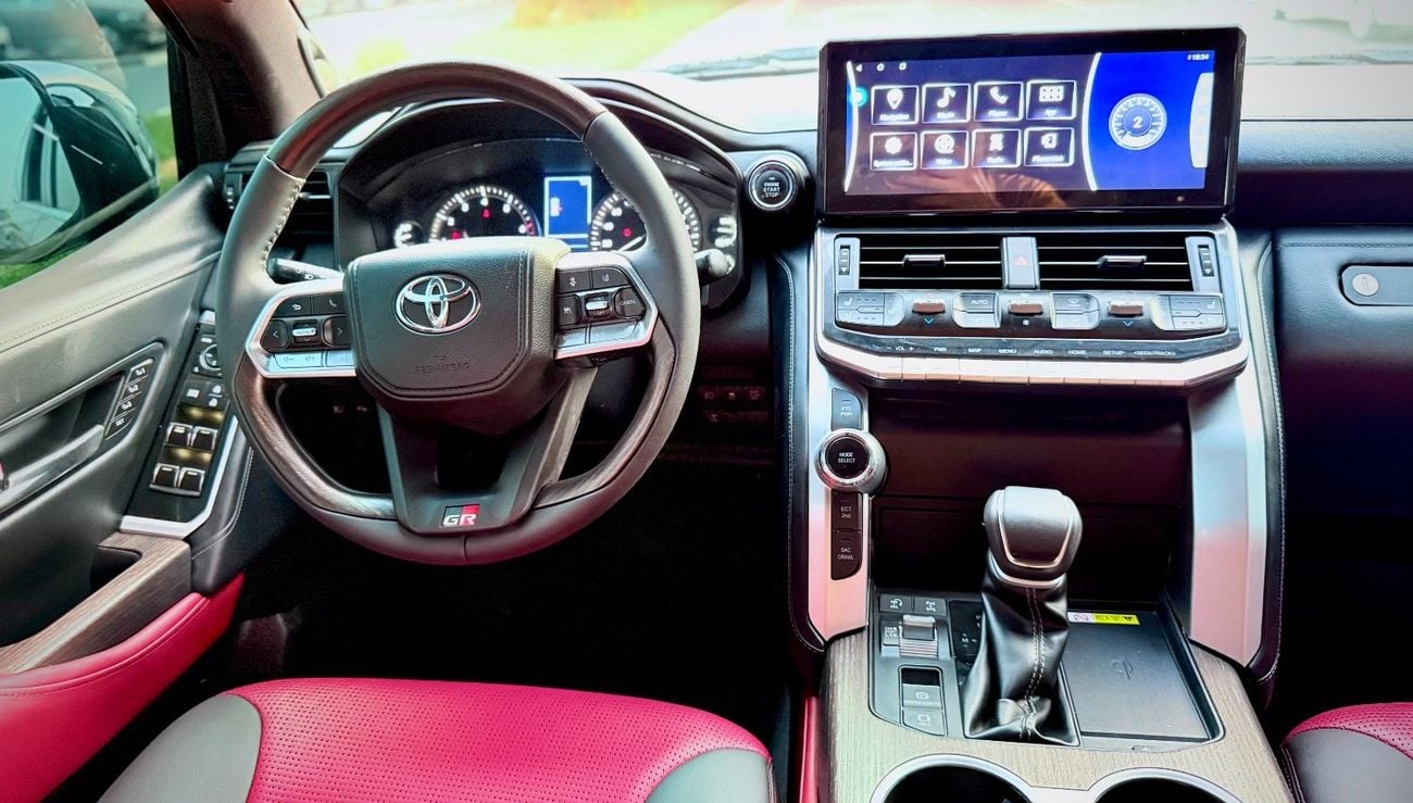 Toyota Land Cruiser 2018 Model Facelift to 2025 LC300 Exterior and Interior Both Full Option V6 Engine